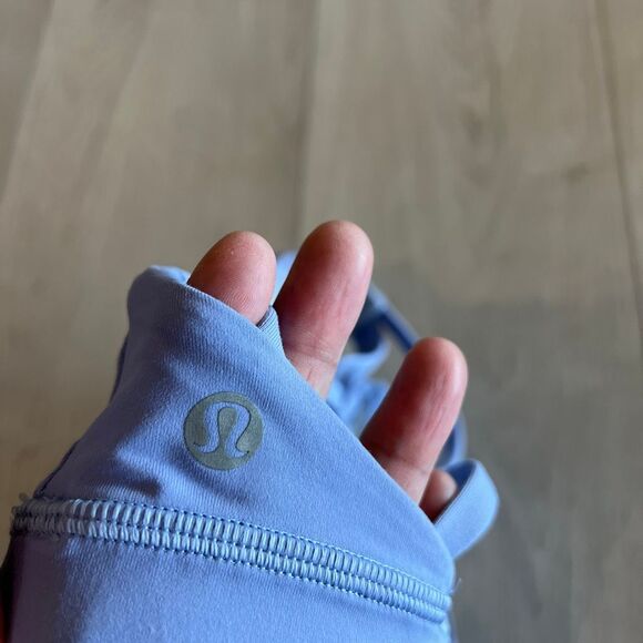 Lululemon women’s sports bra size 2 - Picture 5 of 6